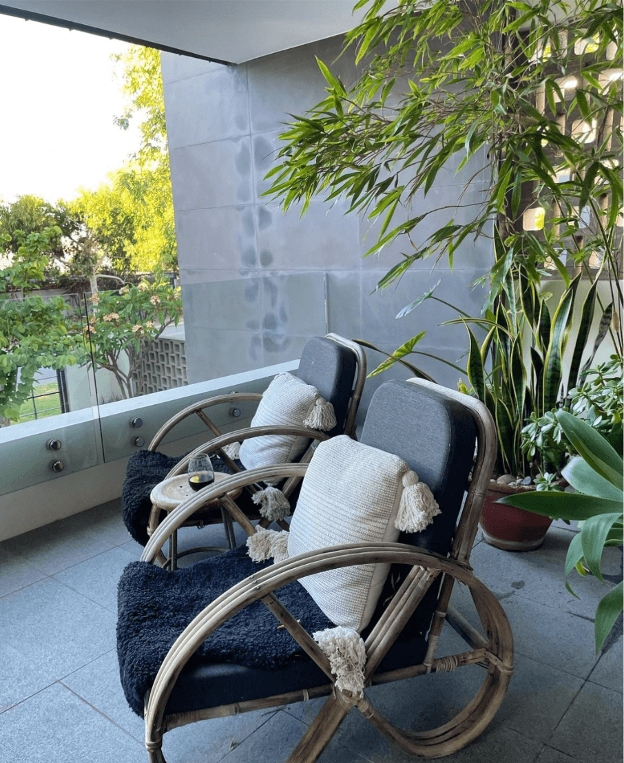pretzel outdoor chair rounded cushions